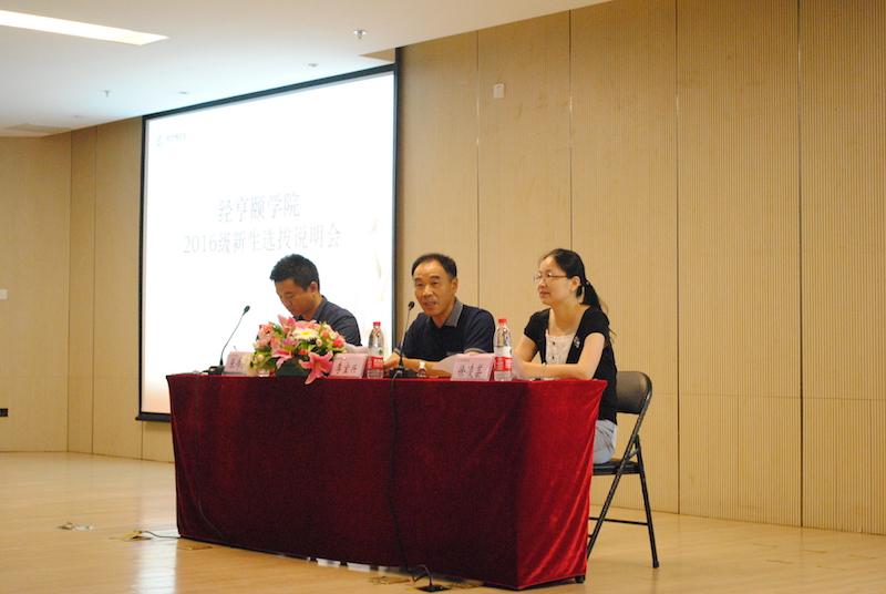 图为色情视频
领导进行宣讲大会.JPG