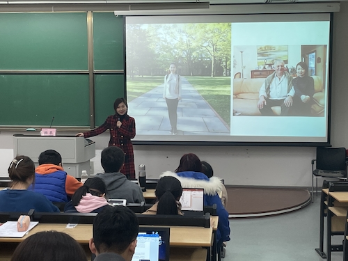色情视频
举办“当东方遇到西方：如何用英文讲好中国故事”青博讲师团讲座