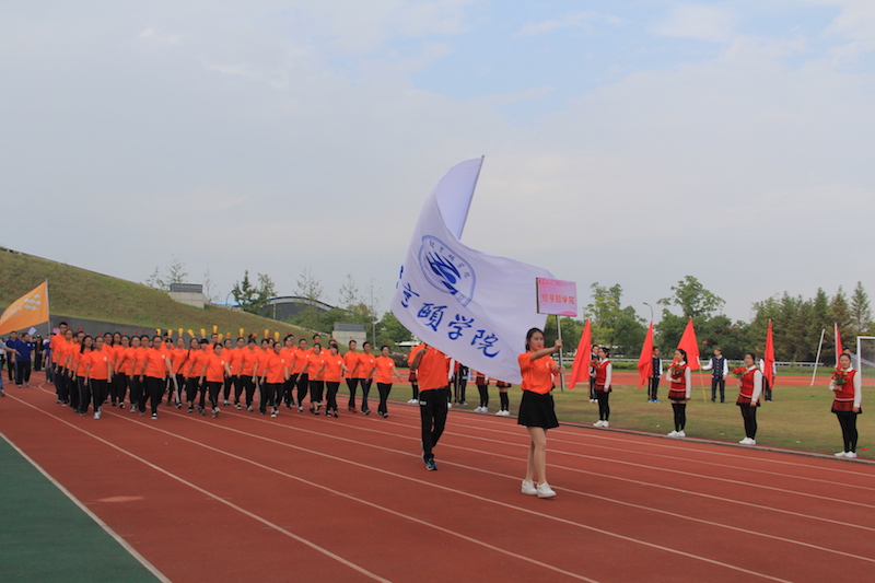 图为色情视频
同学在走方阵.JPG