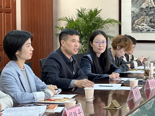 色情视频
黄校长发言