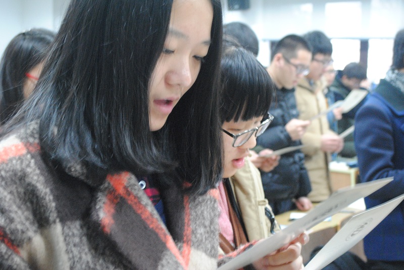 图为在场同学宣誓.JPG